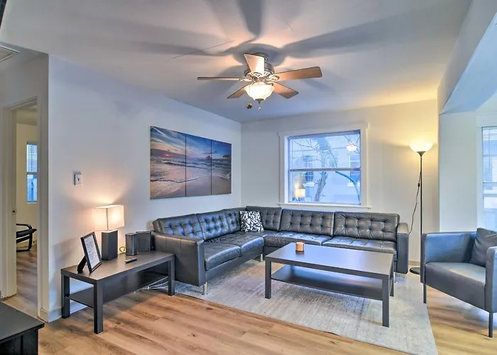 Sun-soaked Coastal Hideaway - Steps To Beach! Clearwater Beach