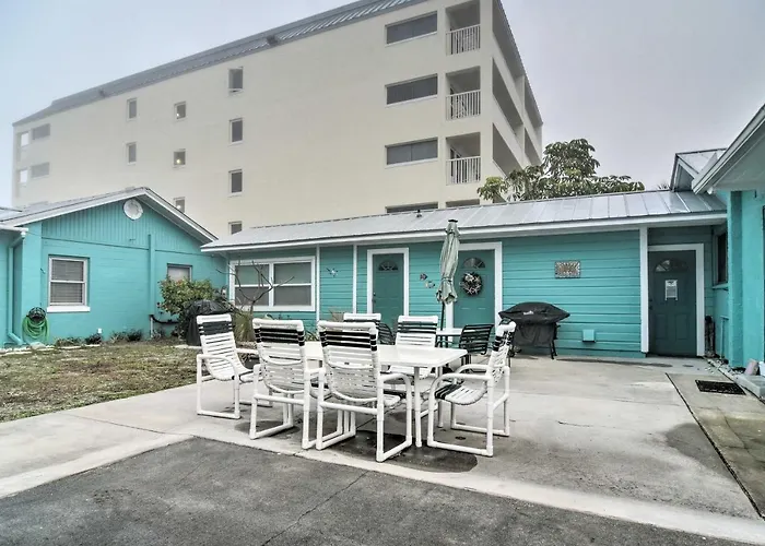 Sun-soaked Coastal Hideaway - Steps To Beach! Ferienhaus Clearwater Beach