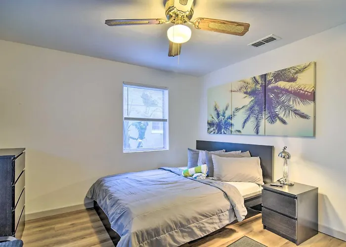 Sun-soaked Coastal Hideaway - Steps To Beach! Clearwater Beach