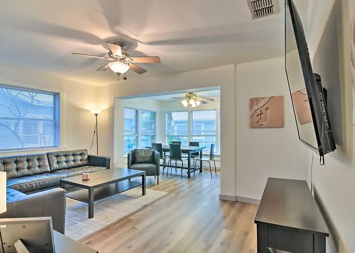 Sun-soaked Coastal Hideaway - Steps To Beach! Ferienhaus Clearwater Beach