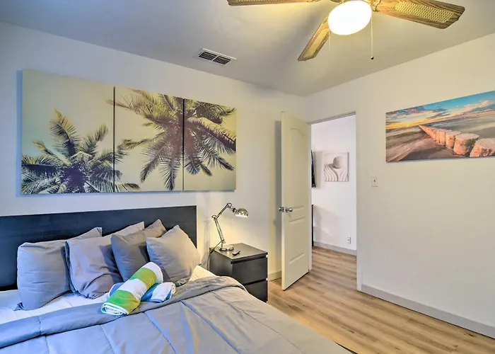 Sun-soaked Coastal Hideaway - Steps To Beach! * Clearwater Beach