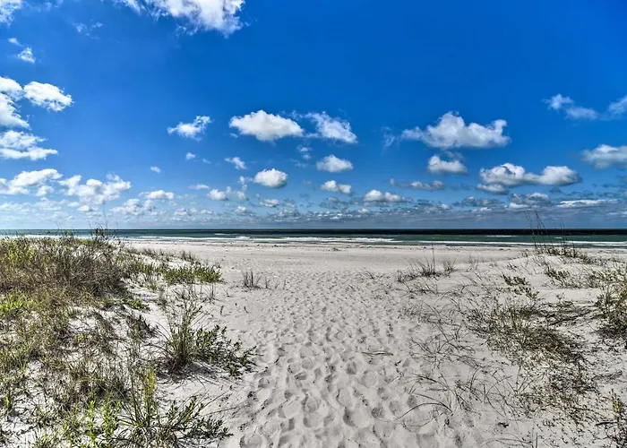 Sun-soaked Coastal Hideaway - Steps To Beach! Clearwater Beach