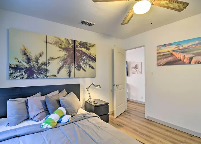 Sun-soaked Coastal Hideaway - Steps To Beach! Ferienhaus Clearwater Beach