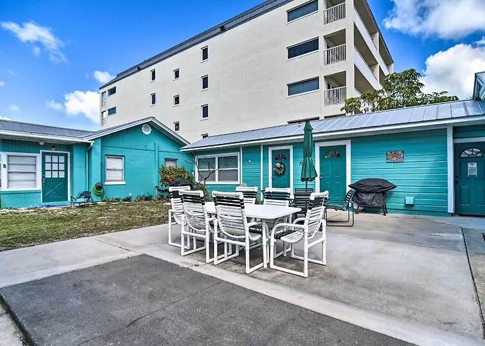 Sun-soaked Coastal Hideaway - Steps To Beach! Clearwater Beach