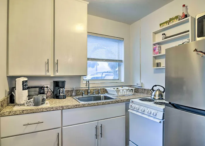 Sun-soaked Coastal Hideaway - Steps To Beach! Ferienhaus Clearwater Beach