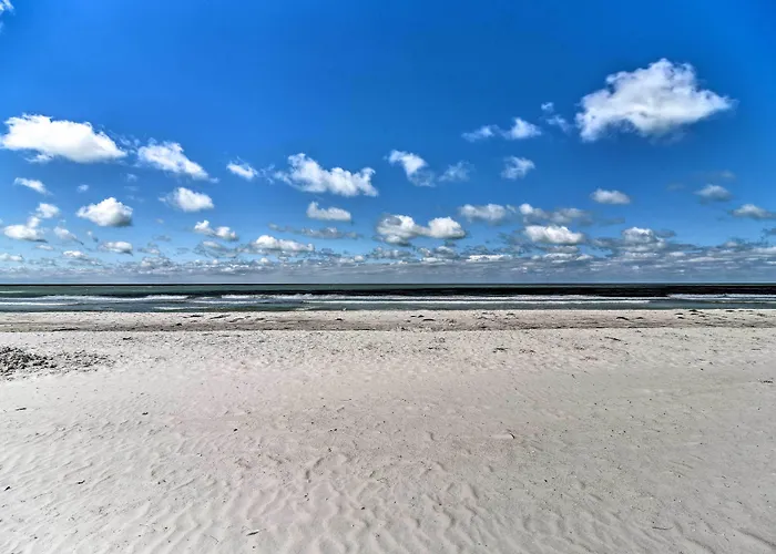 Sun-soaked Coastal Hideaway - Steps To Beach! Ferienhaus Clearwater Beach
